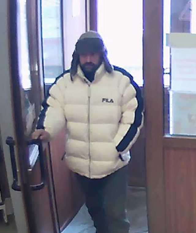 У Кропивницькому просять розшукати викрадача скриньки з пожертвами на армію