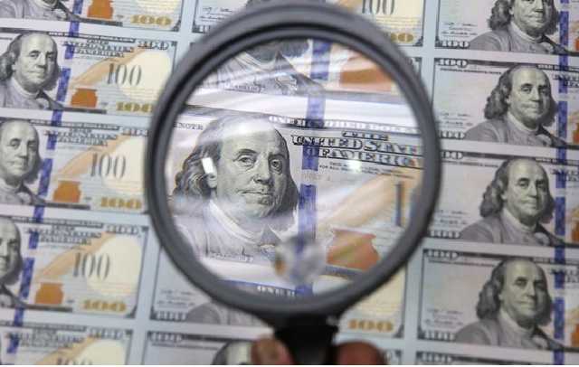 Доллар и евро рухнули: появился свежий курс валют