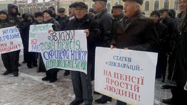 В Киеве военные заблокировали здание Кабмина