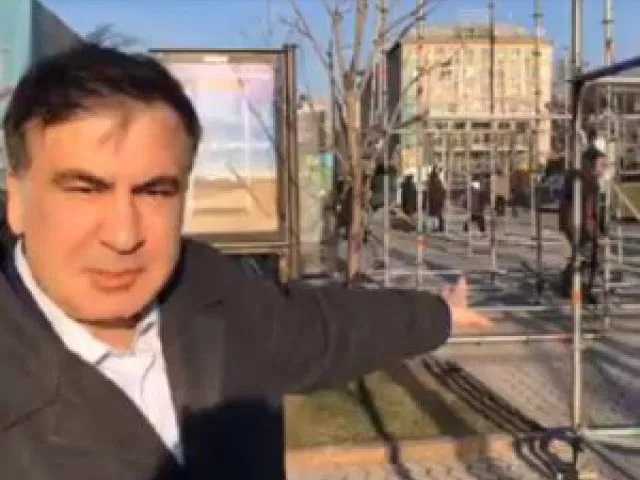 «Перепуганный Петр Мальдивский» — Саакашвили возмутили вышки на Майдане