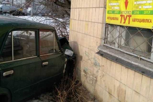 Под Киевом угонщики-подростки украли два авто, один из которых разбили