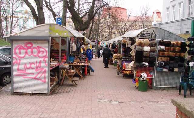 Торговцам с Андреевского спуска дали время для переезда до 1 марта