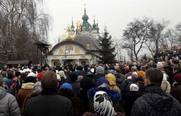 В центре Киева националисты собираются снести часовню УПЦ МП