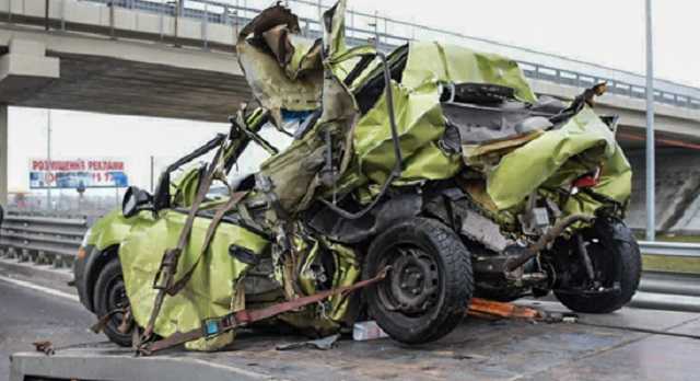 Под Киевом Skoda отправила Chevrolet в тяжелый нокаут: водитель Aveo в реанимации