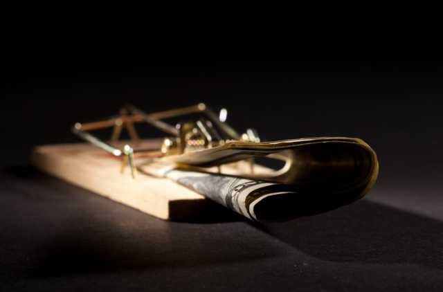 В Сумах пограничник вымогал взятку вместе с двумя экс-полицейскими