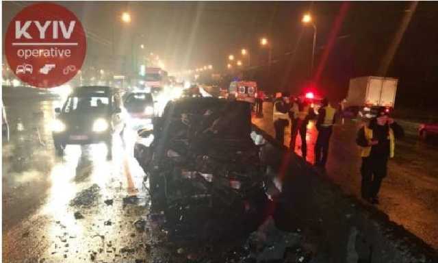 Масштабна ДТП у Києві. Mercedes розтрощив чотири автівки