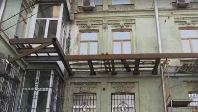 Зять беглого аграрного министра разрушает памятник архитектуры в центре Киеве