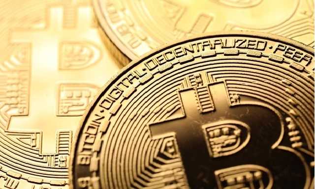 Эксперт объяснил снижение курса биткоина