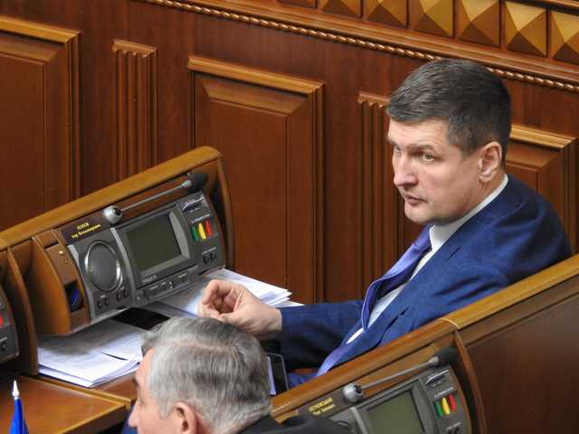 Депутат Попов отсел подальше от фракции Ляшко
