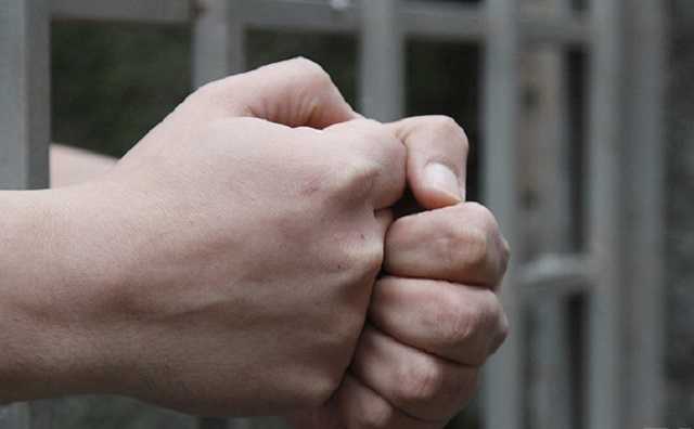 Внимательно читайте рабочие контракты: аресты украинцев за границей становятся массовыми