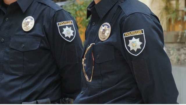 Двух патрульных Чернигова, обвиняемых в насилии над инвалидом-вандалом, решили оправдать