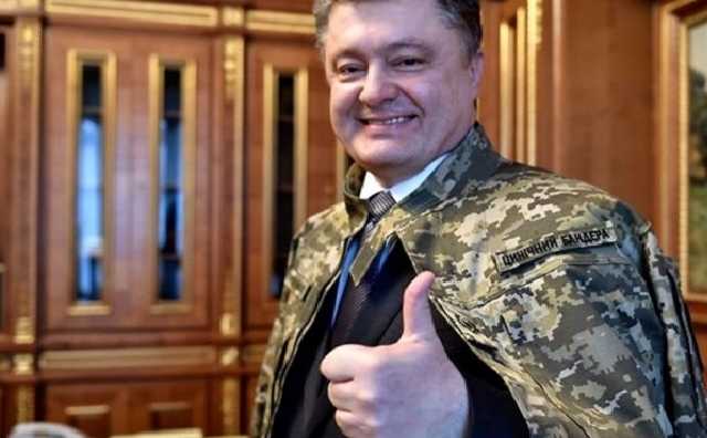 Порошенко призывают вернуть Бандере звание Героя Украины