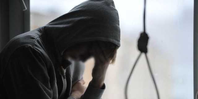 В Сумах на турнике спортплощадки нашли повешенным студента