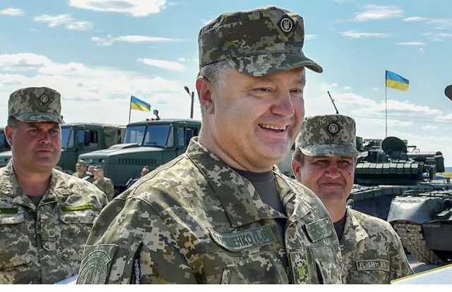 Почему армия терпит Порошенко и когда ее терпение кончится — эксперт