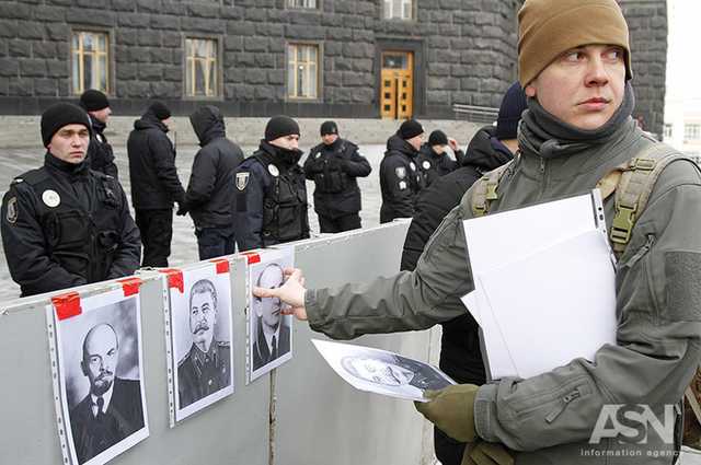 Под Кабмином требуют отставки министра соцполитики из-за ветеранских организаций