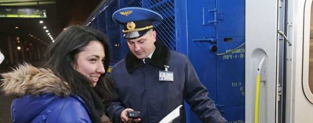 Квитки на поїзди здорожчають: як придбати дешевші проїзні документи