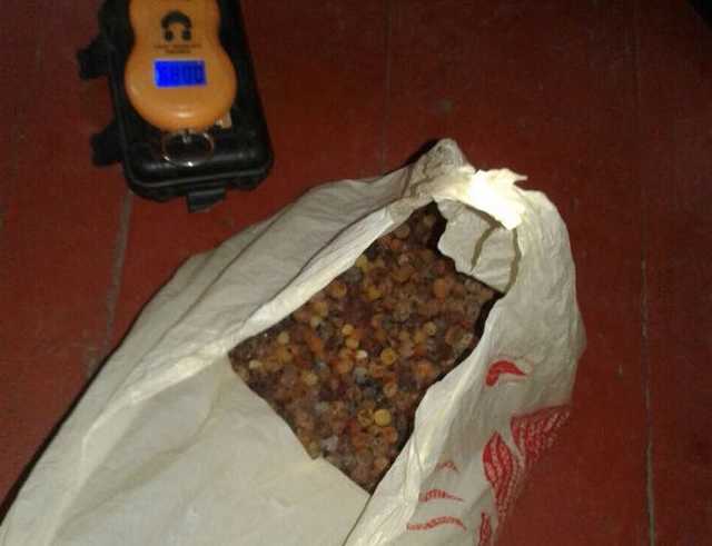 Полиция изъяла в подпольных цехах на Волыни янтаря на 0,5 млн грн