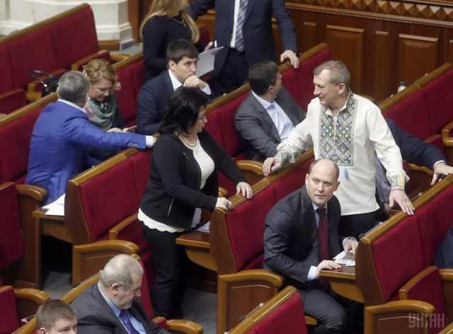 Нардепы получили за 3,5 рабочих дня в январе рекордную зарплату