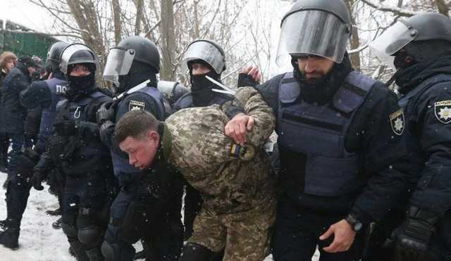 Столкновения под Соломенским судом: двум задержанным добробатовцам избрали меры пресечения