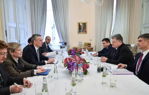 Порошенко попросил у НАТО помощи