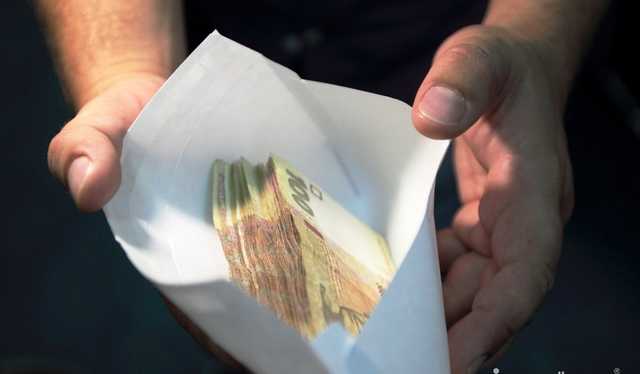 На Запоріжжі затримали поліцейського на хабарі за повернення водійських прав