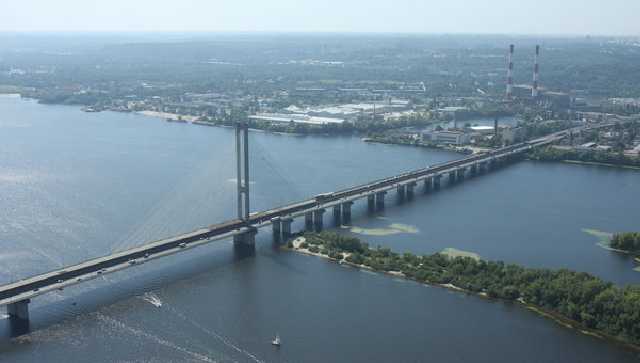 На Южном мосту Киева произошла авария с участием шести автомобилей