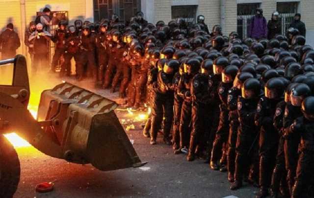 Страх власного народу більший, аніж "Кремля" – політолог про владу