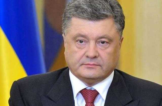 Порошенко не будет давать показания по делу госизмены Януковича в зале суда