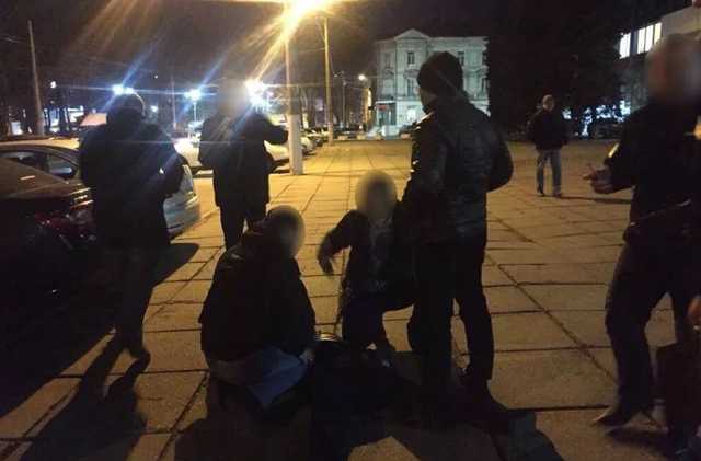 Возле здания одесского облсовета на взятке $2000 задержали чиновника