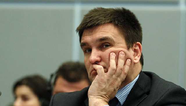 Украину покидает около 100 тысяч человек ежемесячно - Климкин