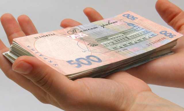 С 1 марта украинцам повысят соцвыплаты: кто станет богаче