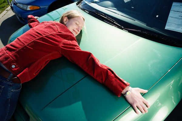 Украинцы массово кинулись регистрировать подержанные автомобили