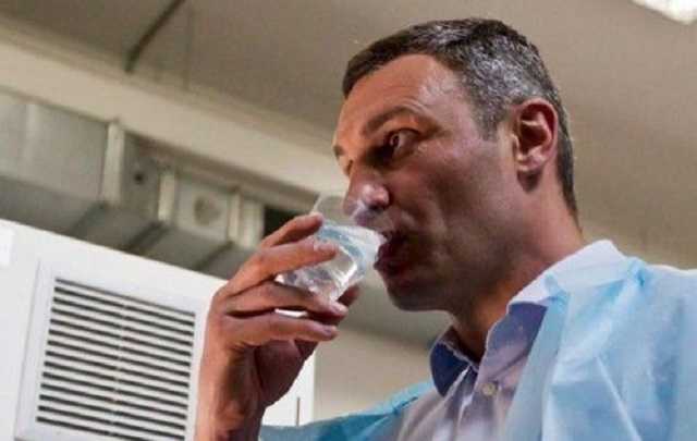 Накормил обещаниями: Кличко снова пообещал киевлянам чистую воду из кранов