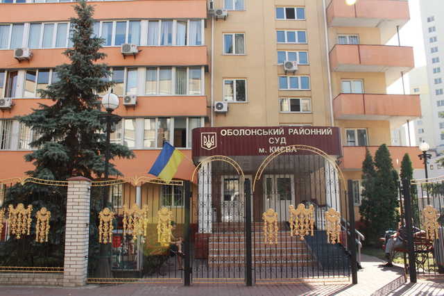 После скандала с раздеванием в суде держиморды спешат снять с себя ответственность