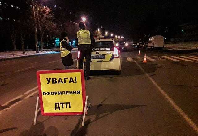 Лихач на Mitsubishi, сбивший женщину на пешеходном переходе, пробовал оттащить ее подальше от места ДТП, заметая следы