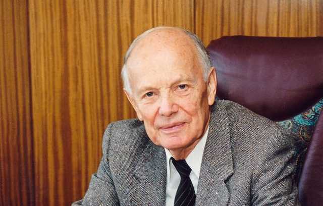 -: -        .     3,7 . 