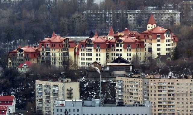 Сын Авакова переехал в высотку на Печерске, где квадратный метр стоит $1750