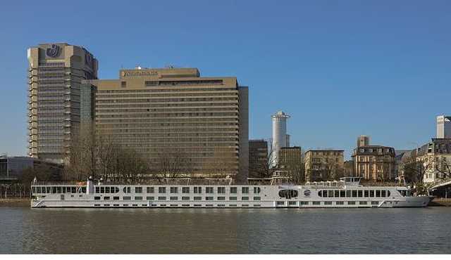 В Германии принц упал с 21-го этажа и умер