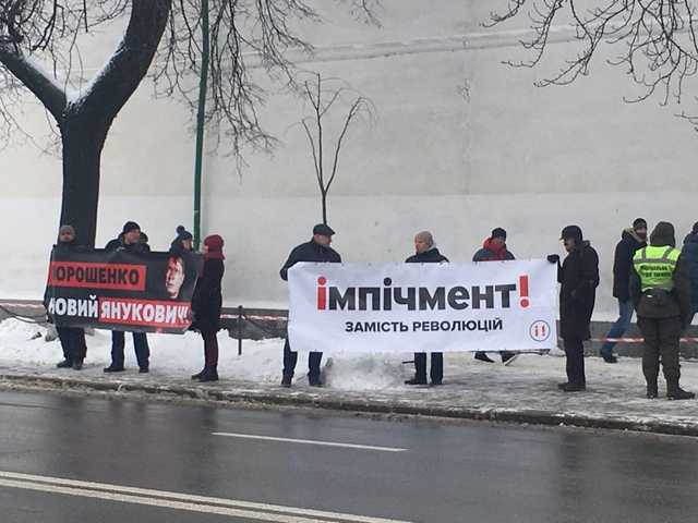 У "Мыстецького арсенала" перед пресс-конференцией Порошенко задержали секстремисток Femen