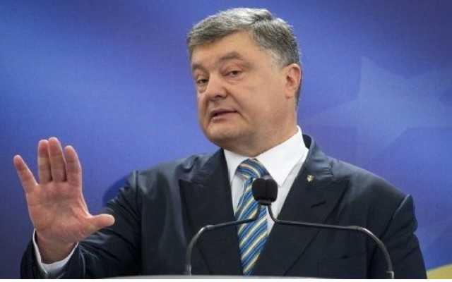 Порошенко говорит, что доволен работой Рады и не планирует ее распускать