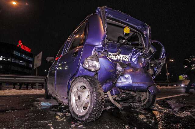 В Киеве столкнулись пять автомобилей: пострадал мужчина