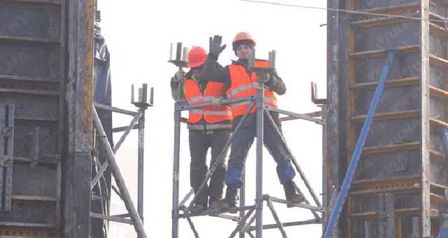 Рынок труда в Украине медленно выходит из зимней спячки: нужны строители и начальники