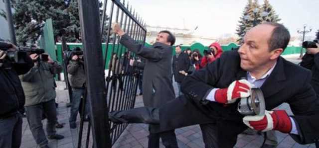 Когось влада робить сильнішим, а когось перетворює на людину-футляра – експерт про Парубія