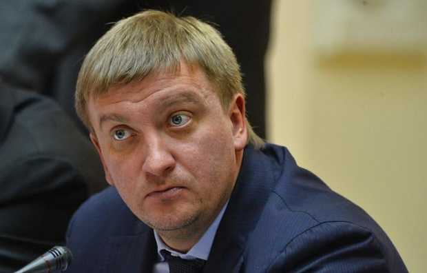 В Минюсте запретили выезжать за границу 70 тысячам неплательщикам алиментов