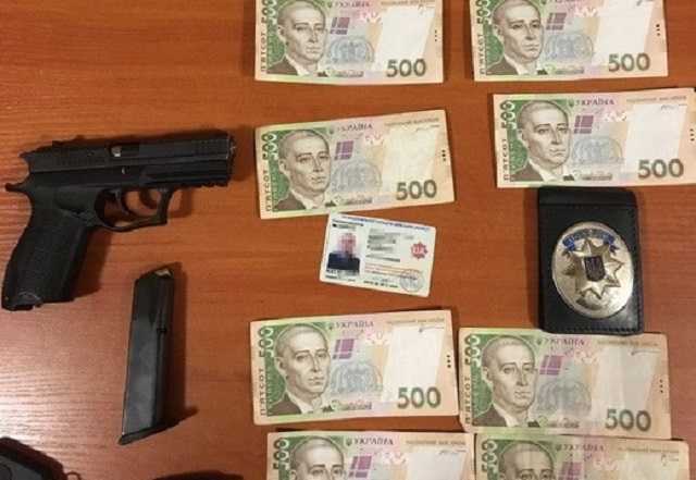 На Киевщине задержали полицейских, “крышевавших” наркобизнес