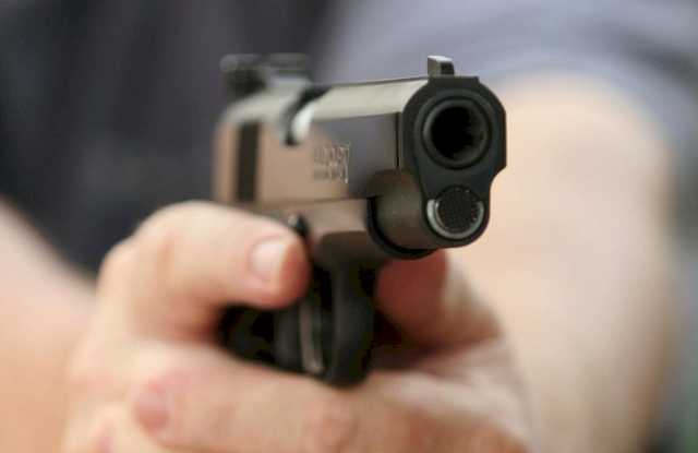 На Житомирщине двое мужчин устроили стрельбу в кафе, один из них погиб