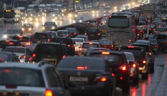 Все стоят: движение в центре Киева парализовано