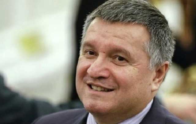 Аваков после разгона протестного лагеря под ВР улетел в Германию