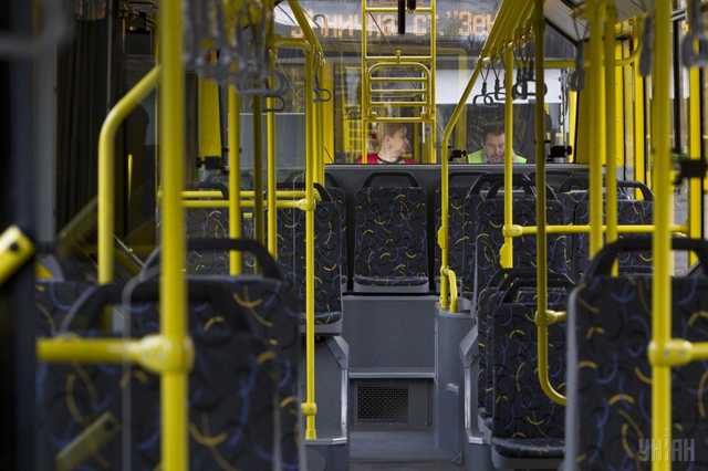 У Чернігові 11-річного хлопчика вдарило струмом, коли він заходив у тролейбус