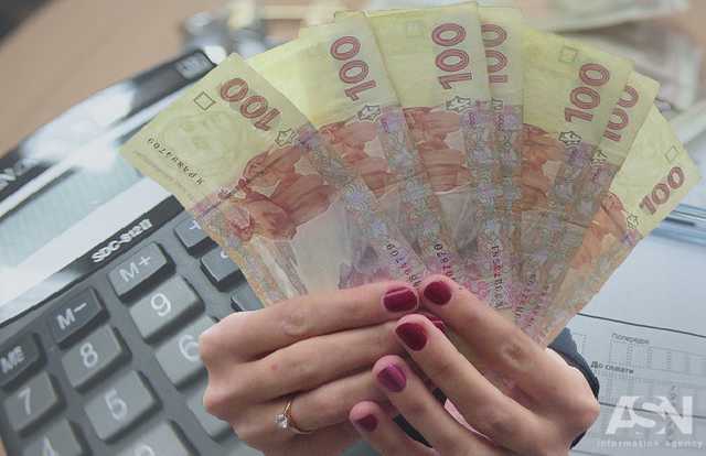 У украинцев будут отбирать еще часть зарплаты "на старость"